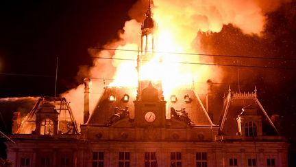 Fiché S, d&rsquo;ultragauche, déjà condamné… Quel est le profil du suspect de l&rsquo;incendie de la mairie de Limoges, interpellé ce mardi matin ?