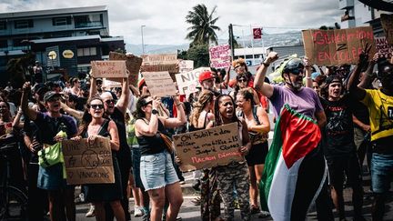 Manifestations contre la vie chère, mouvement lycéen, actions violentes… Quelle est la situation dans les départements d&rsquo;outre-mer, en pleine colère sociale ?