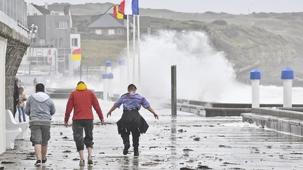 Tempête Austen : 288 600 foyers privés d&rsquo;électricité, perturbations dans les aéroports et sur les rails… Le point sur les intempéries en milieu d&rsquo;après-midi