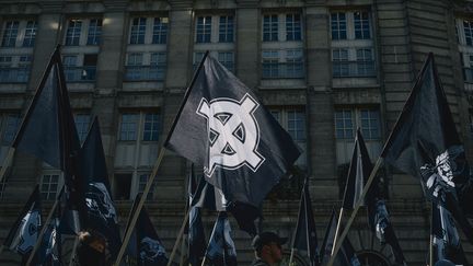 « Défendre les commerçants » : derrière les appels à la mobilisation de l&rsquo;ultradroite le 24 octobre, la menace de violences