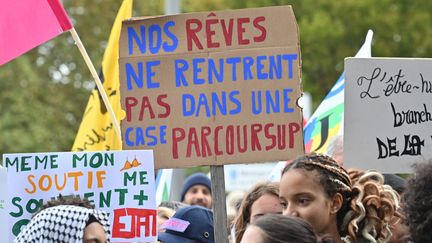 Quelles sont les pistes étudiées par le gouvernement pour améliorer Parcoursup, dont le mouvement lycéen demande la suppression ?