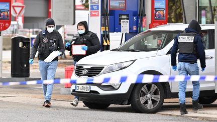 La garde à vue du suspect de l’attentat raciste à Trappes « suspendue » le temps « d’une période d’observation psychiatrique susceptible de durer 48 heures », annonce le parquet antiterroriste