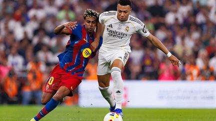 « Deux superstars qui s&rsquo;affrontent » : à la veille du Ballon d&rsquo;or, le Clasico entre le FC Barcelone et le Real Madrid prend une autre dimension