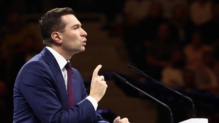 Congrès du RN à Orléans : le discours de Jordan Bardella a été interrompu par des militants de l&rsquo;Union des étudiants juifs de France
