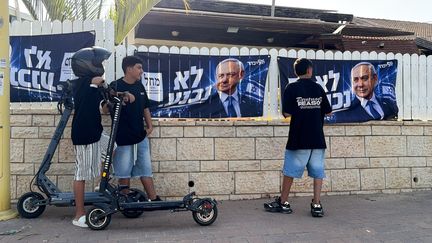 « Mais pourquoi tout le monde en veut à &lsquo;Bibi&rsquo; ? » : à Ofakim, ville attaquée le 7-Octobre, « on revotera encore et encore » pour Benyamin Nétanyahou aux législatives israéliennes