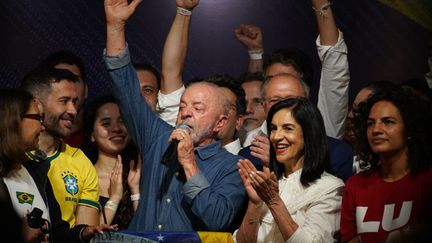 Le président brésilien de gauche Lula décroche un quatrième mandat avec 51,8% des voix face au conservateur Flavio Bolsonaro