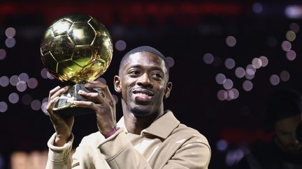 William Saliba 29e, Wendie Renard 14e, le classement s’égrène avant la révélation du Ballon d’or 2026… Suivez la soirée avec nous