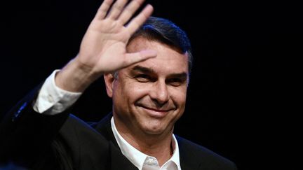 Flavio Bolsonaro en vol vers l&rsquo;Equateur depuis l&rsquo;Argentine après avoir quitté le Brésil à la suite de sa défaite, annoncent les autorités argentines