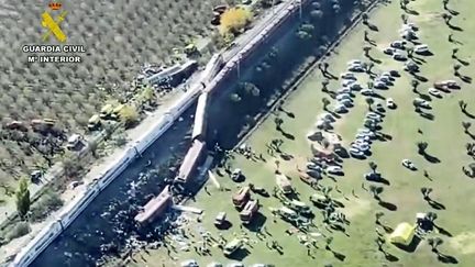 Les images aériennes montrent la violence de la collision meurtrière entre deux trains près de Tolède, en Espagne