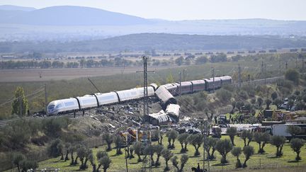 Qu’est-ce que le système de gestion du trafic ferroviaire LZB, en panne au moment de la collision meurtrière entre deux trains en Espagne ?