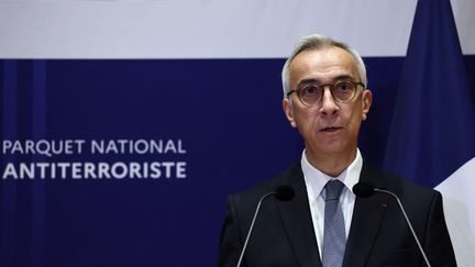 Mobile raciste, autocollants glorifiant le RN… Ce qu’il faut retenir de la conférence de presse du procureur antiterroriste sur le suspect de l’attentat dans les Yvelines