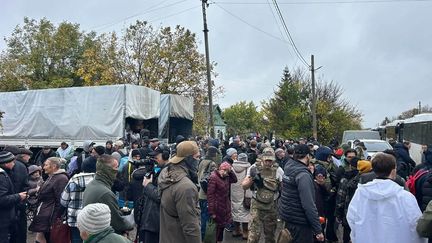 En Ukraine, les habitants de la ville sous occupation russe d&rsquo;Olechky, en proie à une crise humanitaire, ont été évacués