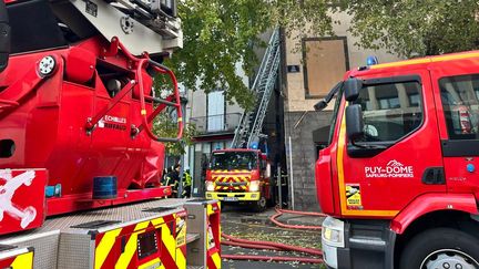 Trois corps découverts dans les décombres d&rsquo;un immeuble à Clermont-Ferrand après un incendie, une personne placée en garde à vue