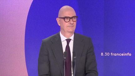 Un avertissement « pour ceux qui jouent la pagaille », réagit le ministre de l&rsquo;Economie Roland Lescure après le maintien de la note de la France par l&rsquo;agence Moody&rsquo;s