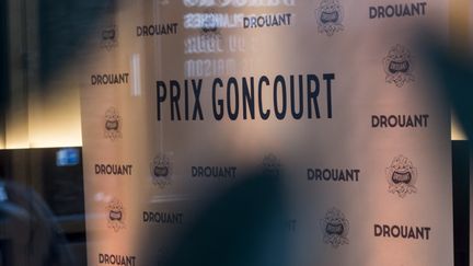 Prix Goncourt 2026 : Philippe Claudel révèle les quatre finalistes et déplore l’absence d’explications de Thélyson Orélien